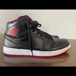 Mens Jordan 1 mid retro bred